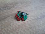 1 mooie pin van een aardbeienplant te koop, Verzamelen, Speldjes, Pins en Buttons, Ophalen of Verzenden, Nieuw, Overige onderwerpen
