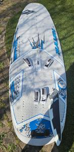 Surfset Naish 180 liter met 2 zeilen, Watersport en Boten, Windsurfen, Ophalen, 250 tot 300 cm, Gebruikt, Met vin(nen)