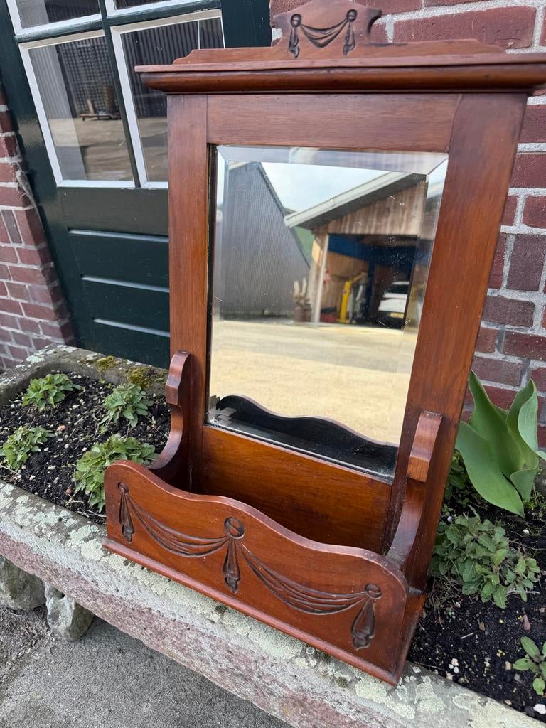 Antieke spiegel met kammen bakje, Antiek en Kunst, Ophalen of Verzenden, Overige vormen, 50 tot 100 cm, Minder dan 100 cm