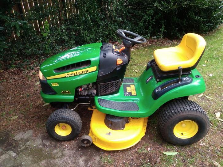 Te koop John Deere x110 zitmaaier hydrostaat., Tuin en Terras, Grasmaaiers, Gebruikt, 50 cm of meer, Ophalen