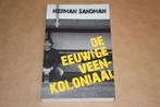 De eeuwige veenkoloniaal. Columns. Sandman., Boeken, Ophalen of Verzenden, Gelezen