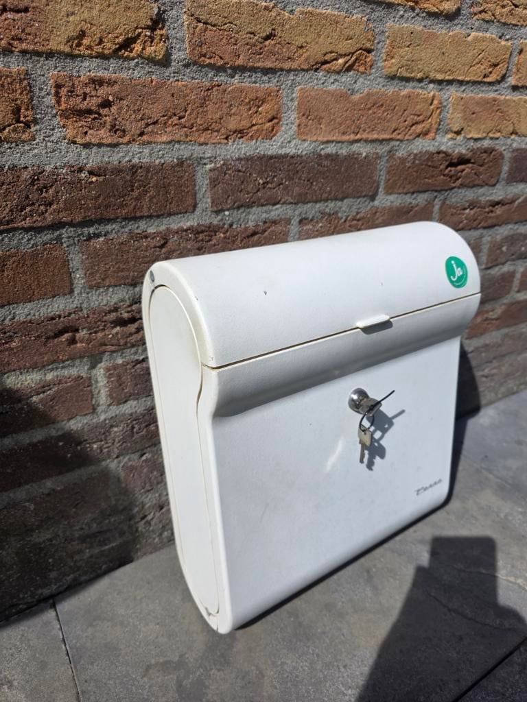 Witte Penne Brievenbus met Sleutels - Gebruikt, Ophalen of Verzenden, Gebruikt, Kunststof, Wandbrievenbus