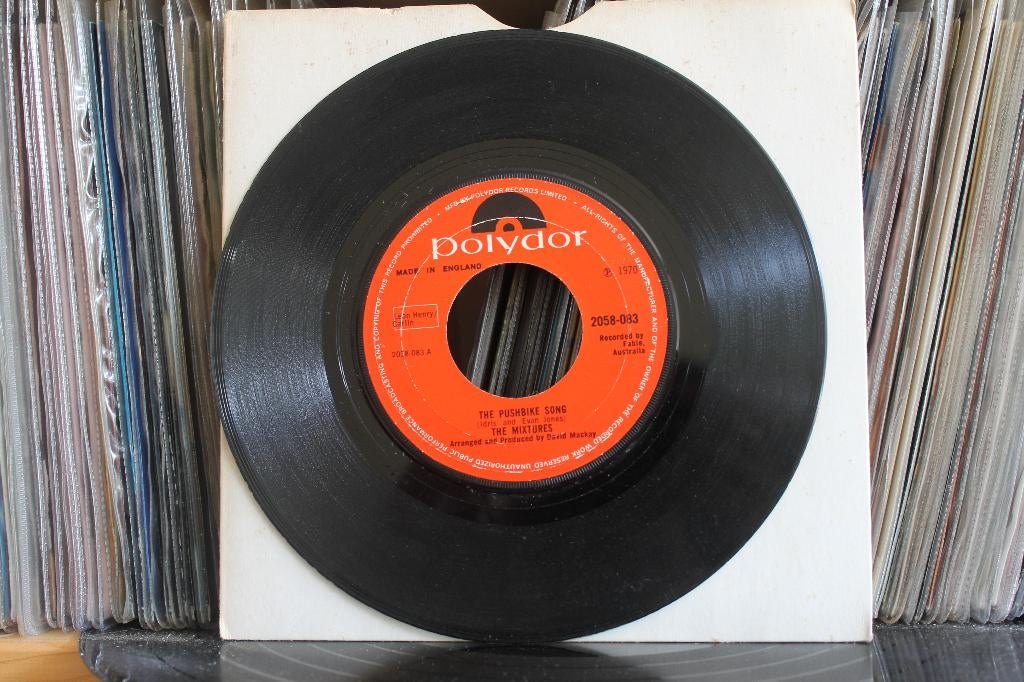 7" Single The Mixtures - The Pushbike Song / Who Loves Ya, Gebruikt, 7 inch, Single, Ophalen of Verzenden