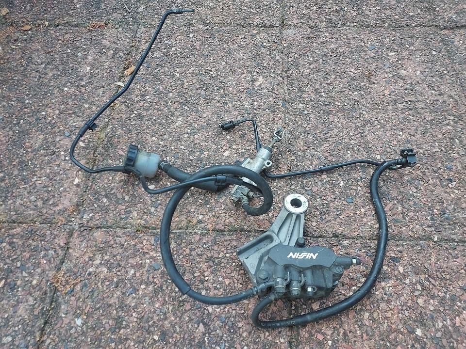 Honda XL1000V Varadero achterrem klauw met pomp compleet, Verzenden