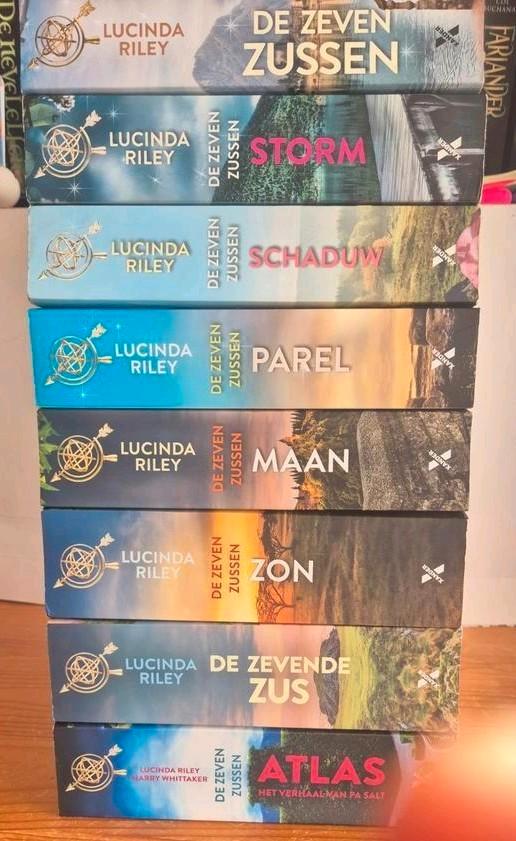 Lucinda Riley  Dl 1 tm 8 Alles Echt zo goed als Nieuw, Boeken, Romans, Zo goed als nieuw, Ophalen of Verzenden