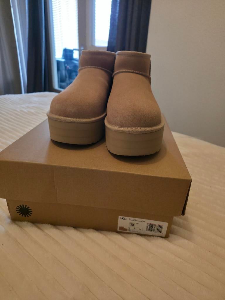Uggs platform beige maar 41, Kleding | Dames, Schoenen, Zo goed als nieuw, Ophalen of Verzenden