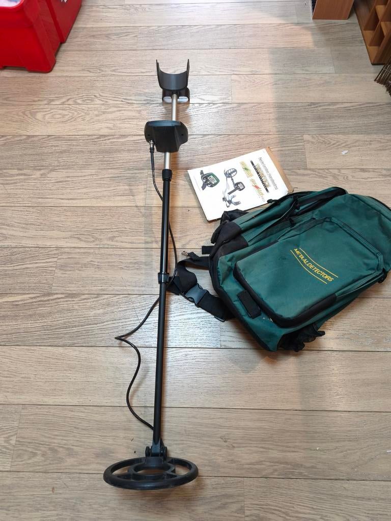 Metaaldetector met rugzak en handleiding, Hobby en Vrije tijd, Metaaldetectors, Gebruikt, Onbekend, 30 cm of minder, Onbekend