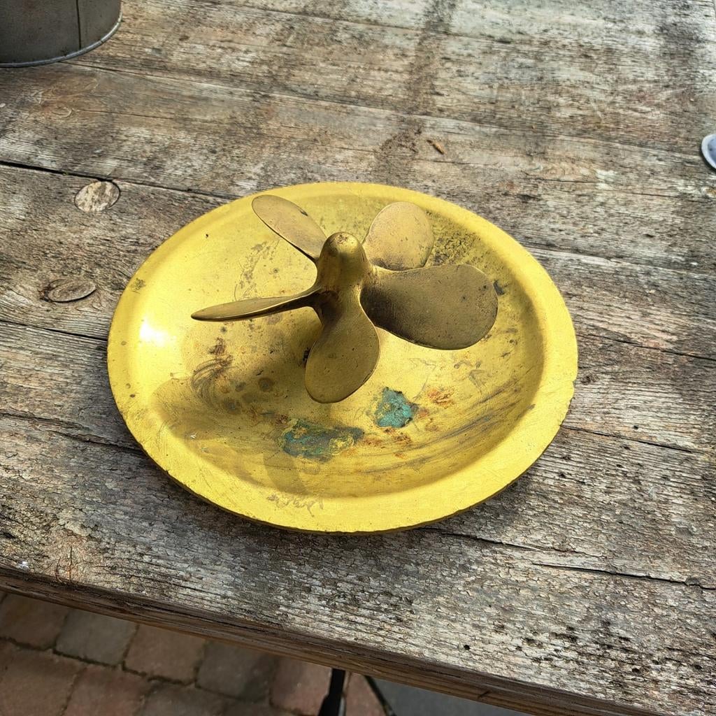 Bronzen schaal met schroefdecoratie, Antiek en Kunst, Ophalen of Verzenden