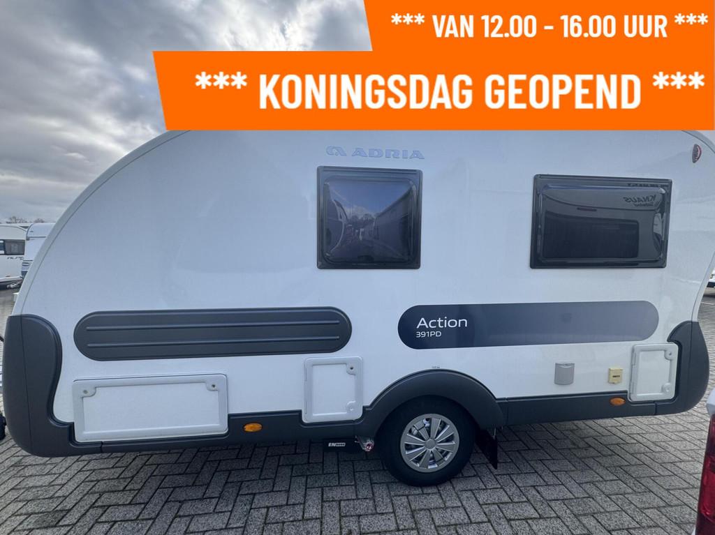 Adria ACTION 391PD,- KONINGSDAG GEOPEND 12-16 UUR, Caravans en Kamperen, Caravans, Tot en met 2, Bedrijf, Adria, 6 tot 7 meter