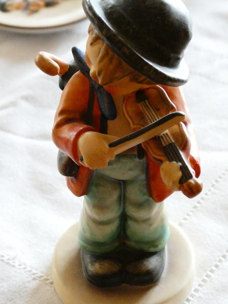 Violistje, beeldje Hummel, Verzamelen, Beelden en Beeldjes, Zo goed als nieuw, Hummel, Ophalen of Verzenden