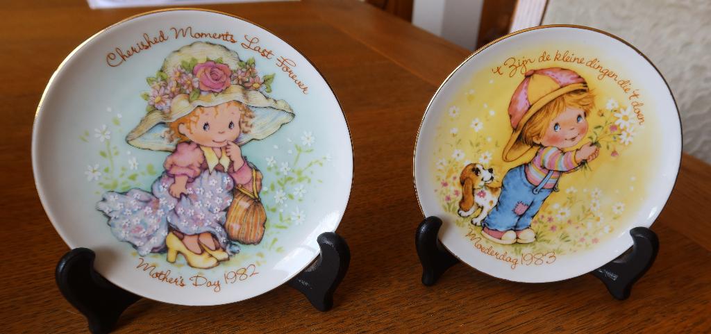 Twee hele mooie Moederdag bordjes / tegeltjes van Avon, Ophalen of Verzenden
