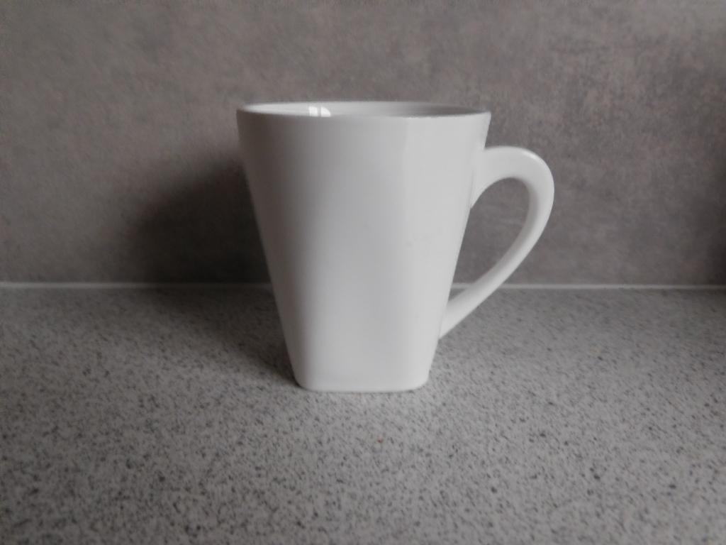 Mok 9x8 cm. Wit Sam & Squito, Ophalen of Verzenden, Zo goed als nieuw, Overige stijlen, Kop(pen) en/of Schotel(s)