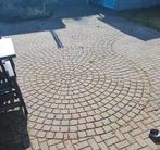 Twee cirkels van klinkers, Ophalen, Gebruikt, Beton, Klinkers