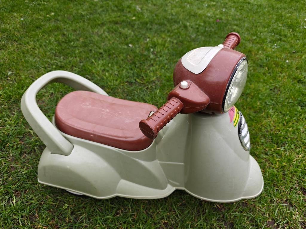 Loopscooter van plastic - duidelijk gebruikt, Kinderen en Baby's, Speelgoed | Buiten | Voertuigen en Loopfietsen, Ophalen of Verzenden