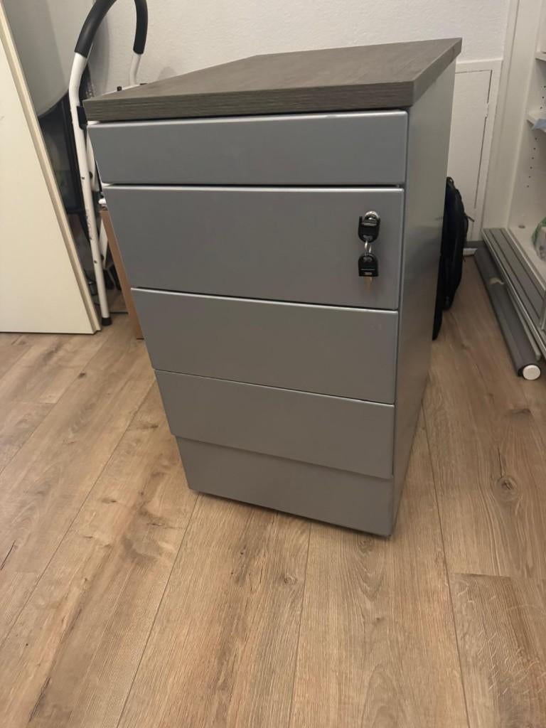 Kantoor kastje met slot, Ophalen, Zo goed als nieuw