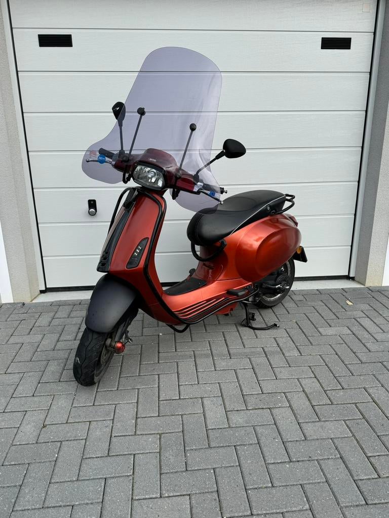 Vespa sprint 2015 snor lichte opknapper, Fietsen en Brommers, Scooters | Vespa, Ophalen of Verzenden, Zo goed als nieuw, Benzine