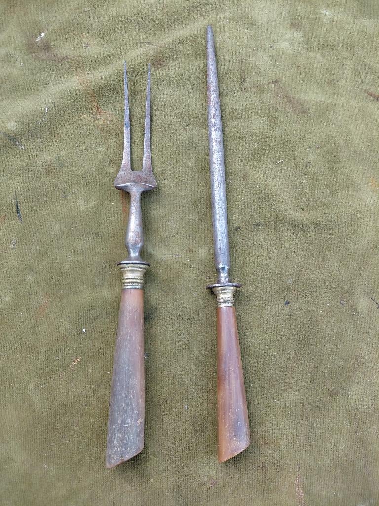 Antieke tranceervork en aanzetstaal met benen heft., Verzenden