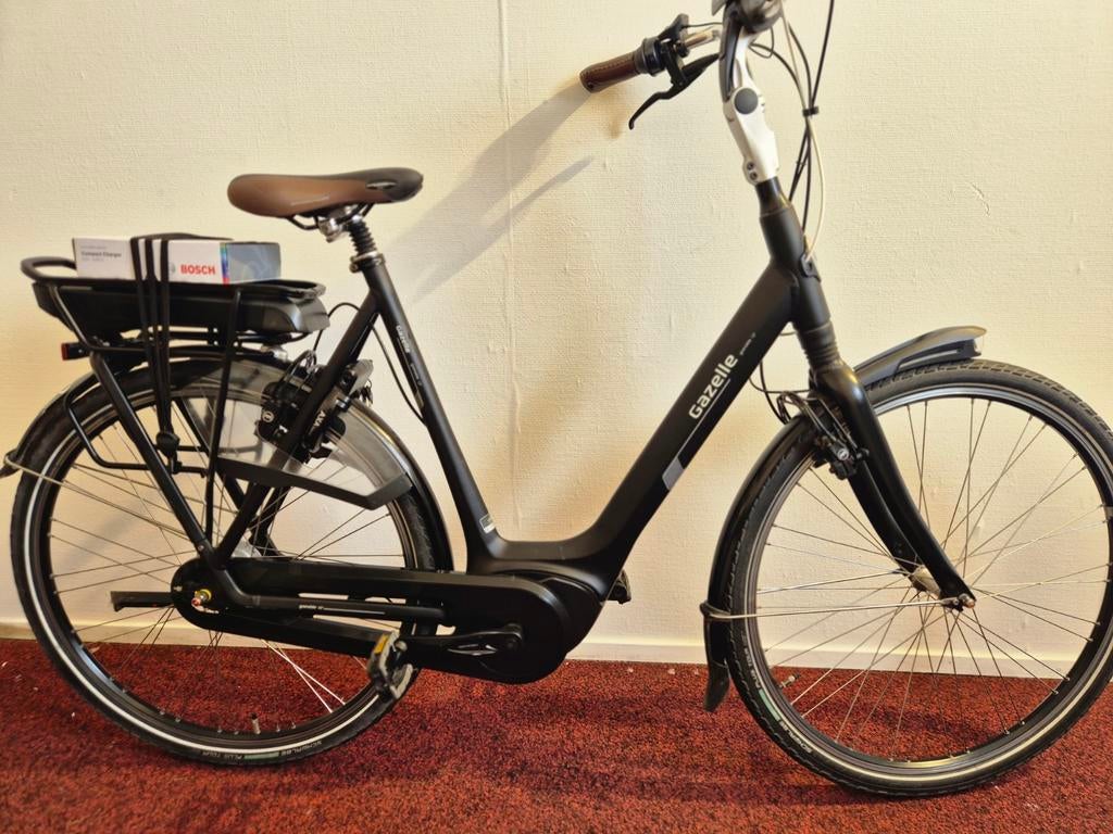 NIEUWSTAAT: Gazelle Grenoble C7+ BOSCH middenmotor  GARANTIE, 59 cm of meer, Ophalen of Verzenden, Zo goed als nieuw, Gazelle