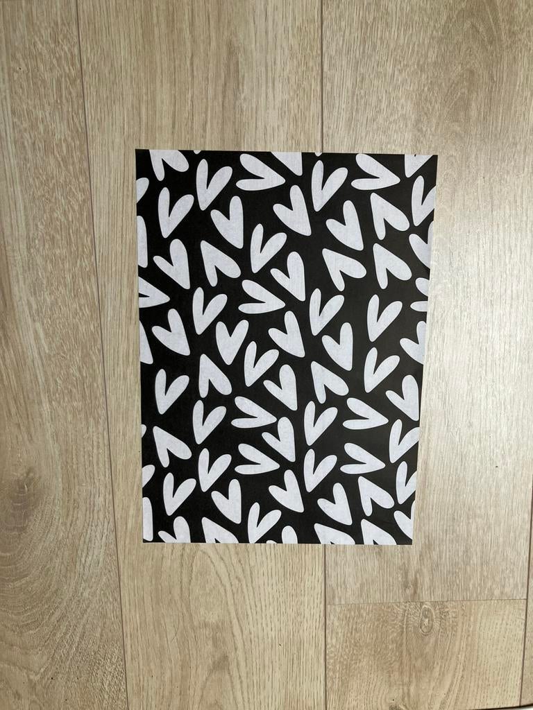 10 vellen vloeipapier zwart met witte harten, Ophalen of Verzenden, Nieuw