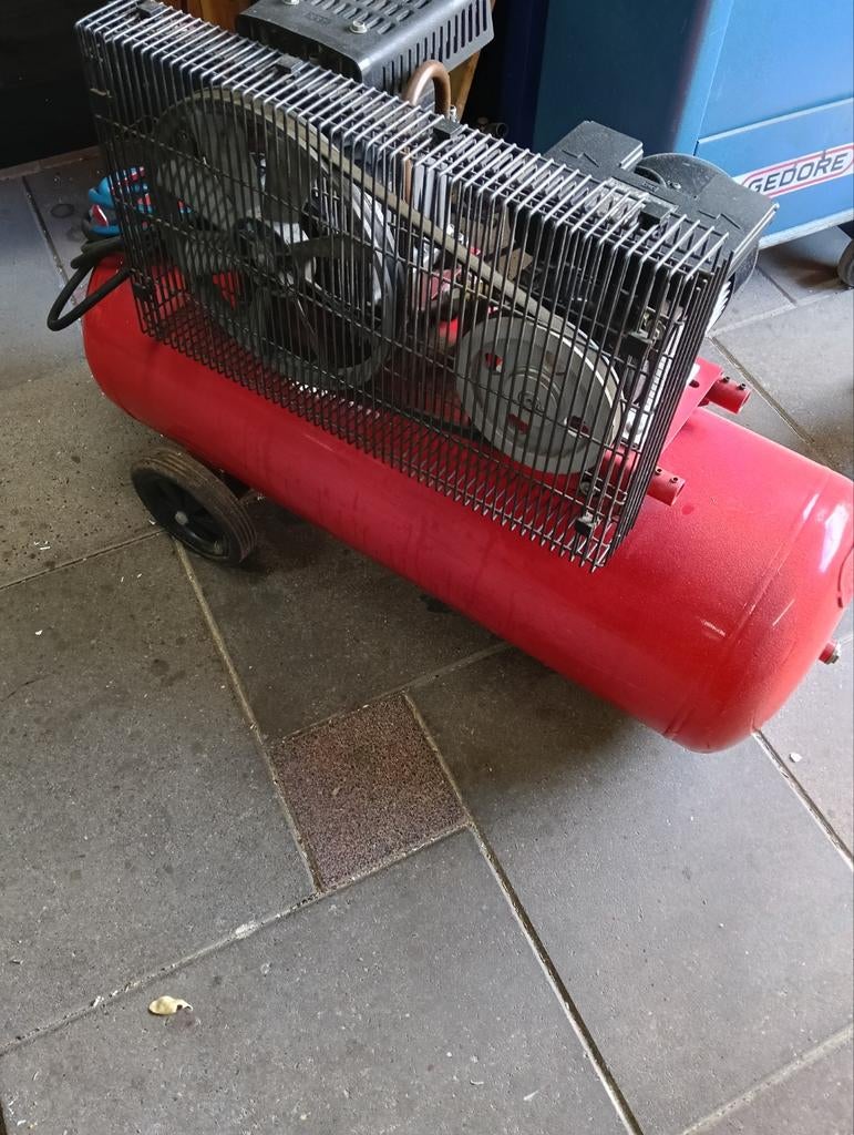 Compressor, Doe-het-zelf en Verbouw, Compressors, 25 tot 100 liter, Ophalen of Verzenden