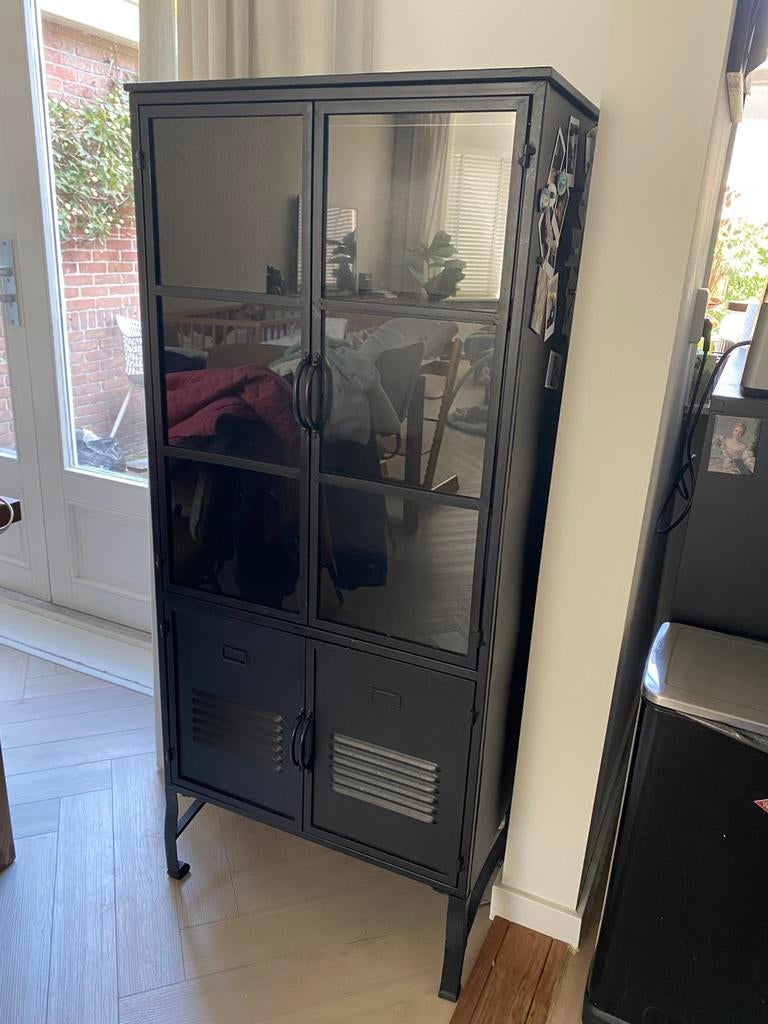 Zwarte metalen vitrinekast, Ophalen, 100 tot 150 cm, Metaal, 25 tot 50 cm