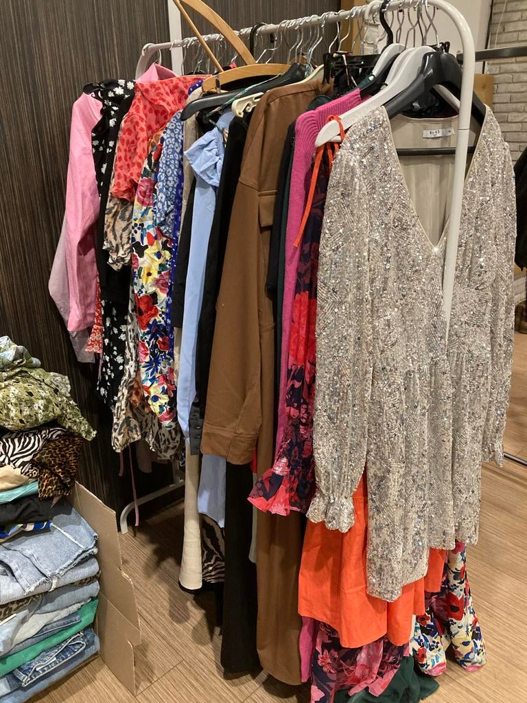 Kledingpakket dames mt S en M met schoenen mt 40-41, Ophalen, Zo goed als nieuw, Maat 36 (S)