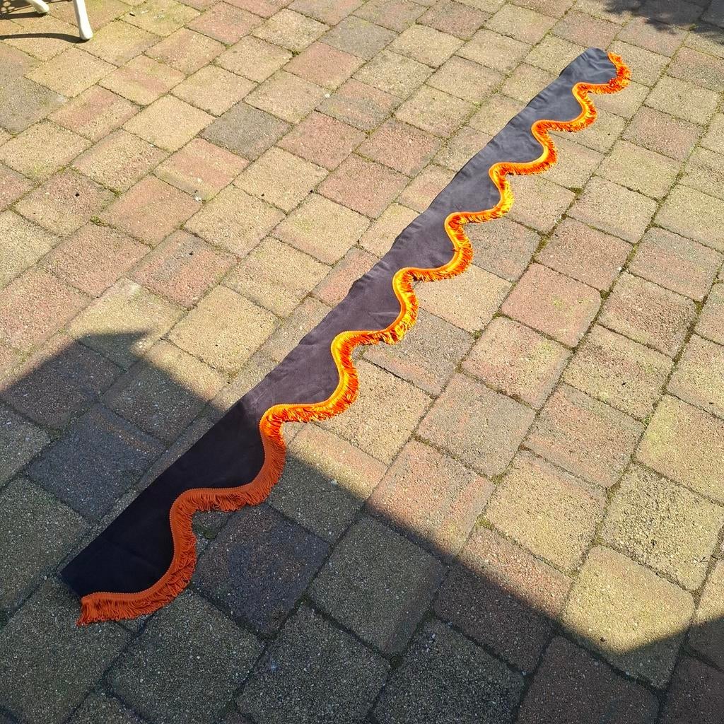 Zwarte gordijn met oranje rand voor vrachtwagen, Ophalen of Verzenden, Overige merken