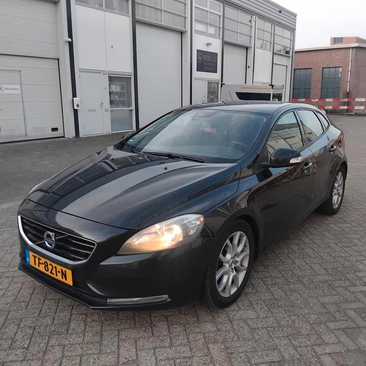 Volvo V40 1.6 D2 115PK nieuwe motor 168dkm!!!, Auto's, Volvo, Particulier, V40, ABS, Adaptive Cruise Control, Airbags, Airconditioning