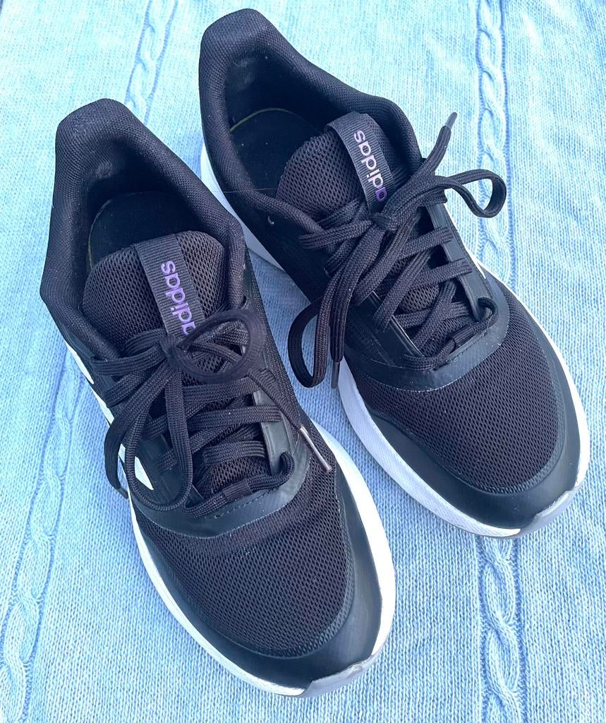 Adidas training schoenen 39, Zwart, Ophalen of Verzenden, Sneakers of Gympen, Zo goed als nieuw