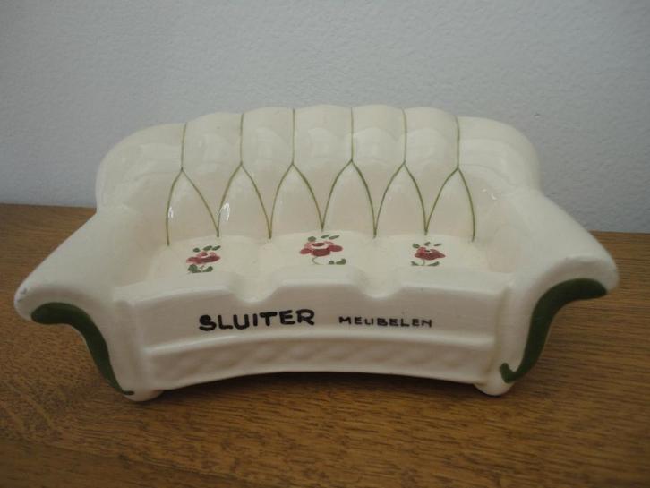Reclame voorwerp aardewerk bankje Sluiter Meubelen Den Bosch, Verzamelen, Merken en Reclamevoorwerpen, Gebruikt, Overige typen