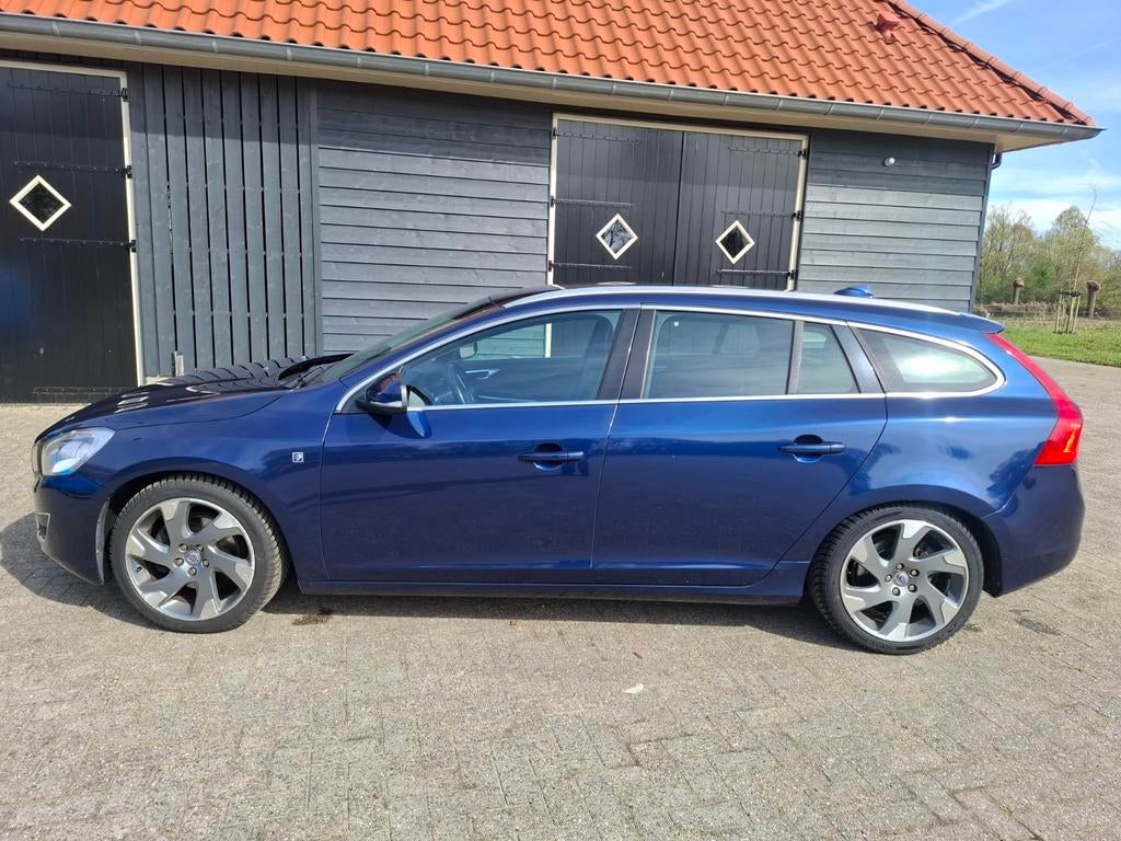 Volvo V60 T3 ocean race  blauw, Voorwielaandrijving, 1596 cc, 15 km/l, Zwart