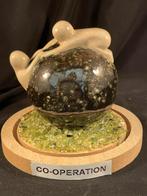 Keramieken bol met twee figuren, Antiek en Kunst, Antiek | Keramiek en Aardewerk, Ophalen of Verzenden