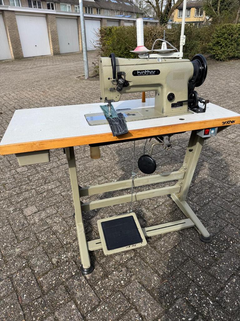 Industriële Brother naaimachine 3 voudig transport, Hobby en Vrije tijd, Naaimachines en Toebehoren, Ophalen, Naaimachine, Brother