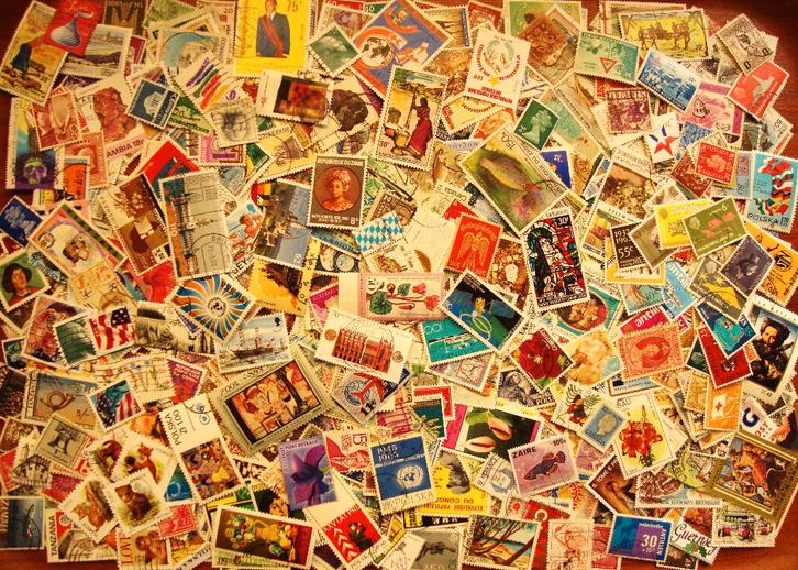 700 Wereld zegels. Allen verschillend., Postzegels en Munten, Postzegels | Afrika, Gestempeld, Overige landen, Verzenden