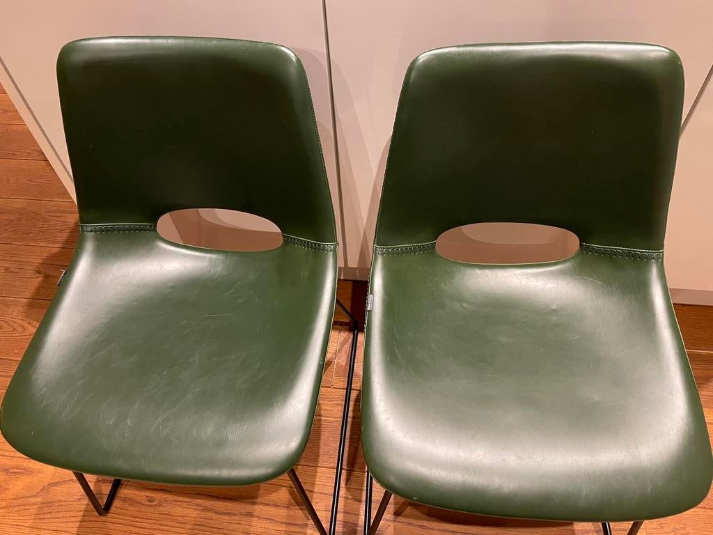 Eetkamerstoelen van Kave Home (2), Ophalen, Zo goed als nieuw, Leer, Twee