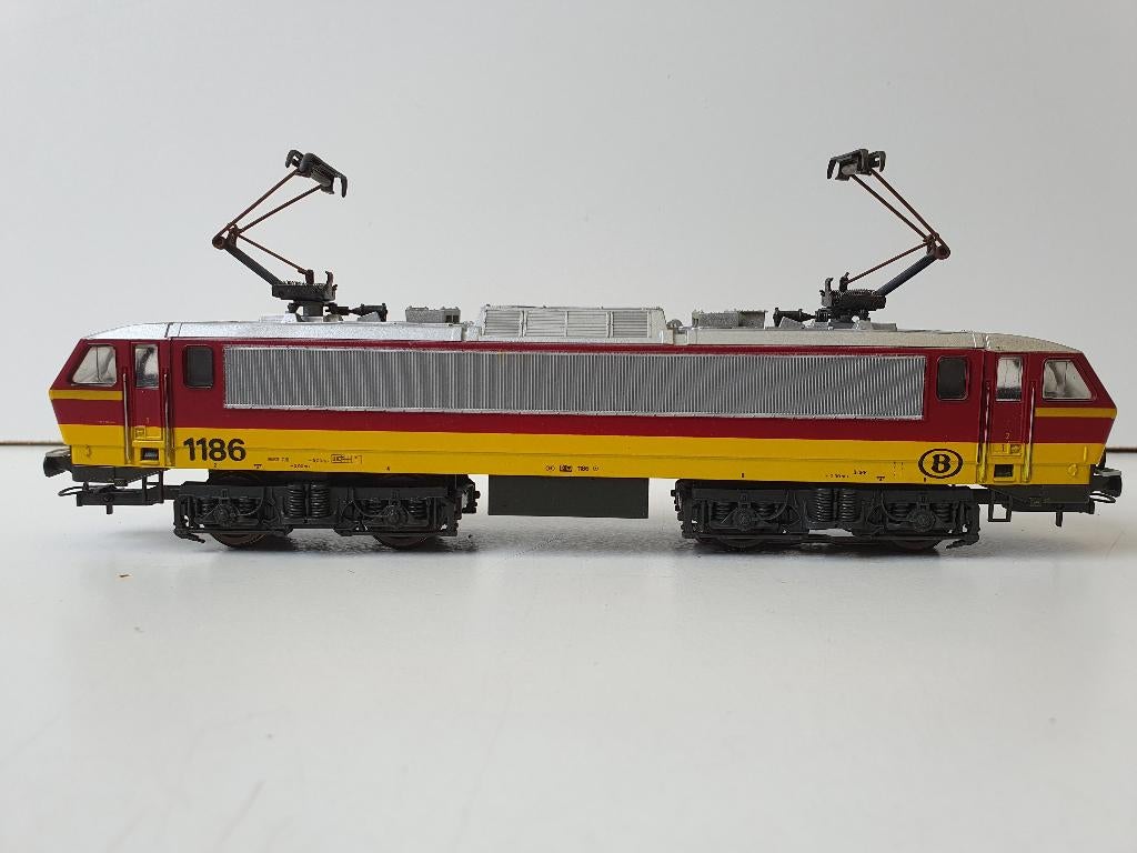 LIMA H0 208021 NMBS locomotief 1186 analoog wisselstr DEFECT, Wisselstroom, Gebruikt, Locomotief, Ophalen of Verzenden