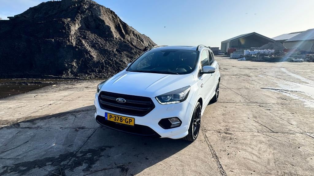 Ford Kuga St-line 182pk panodak/trekhaak/18inch, 1498 cc, 4 cilinders, 1850 kg, 1586 kg