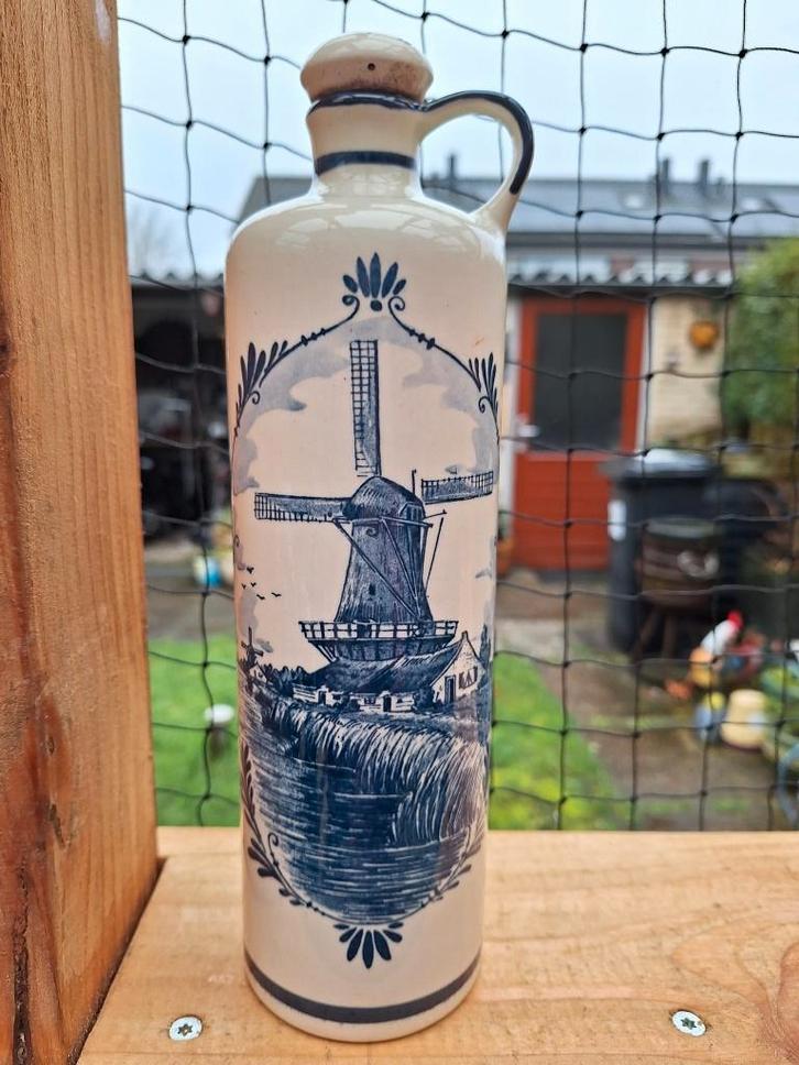 Vintage Delfts Blauwe keramiek jenever kruik met molen, Huis en Inrichting, Woonaccessoires | Vazen, Zo goed als nieuw, Overige kleuren