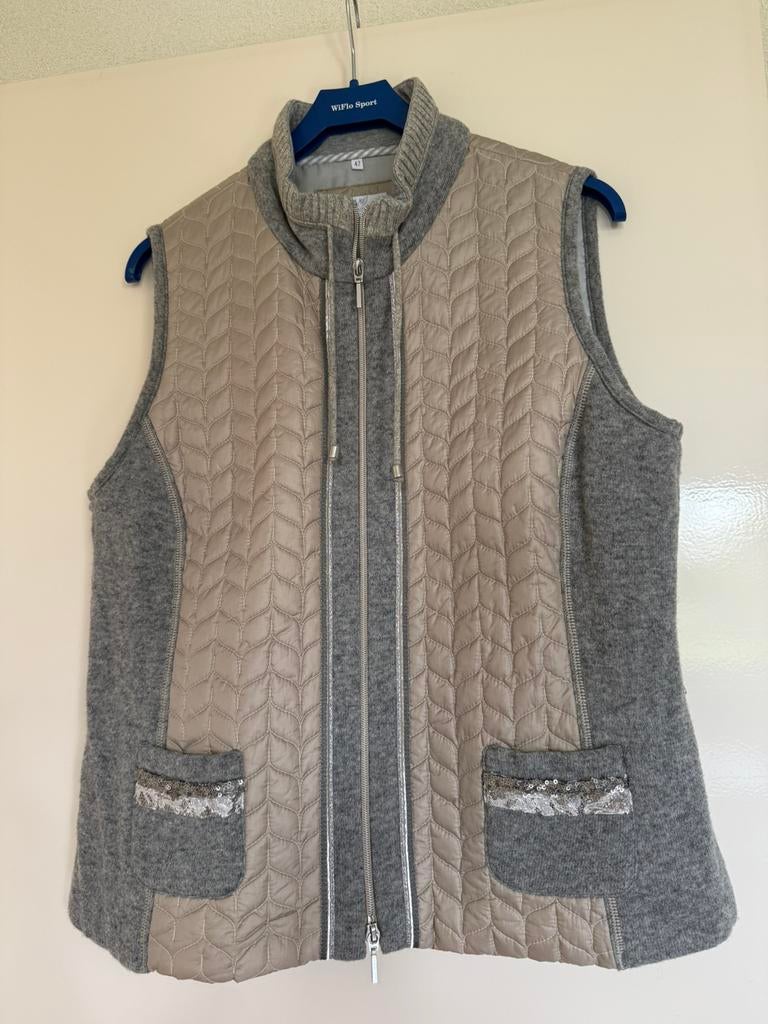 Just white bodywarmer maat 42, Kleding | Dames, Bodywarmers, Ophalen of Verzenden, Zo goed als nieuw, Maat 42/44 (L), Grijs