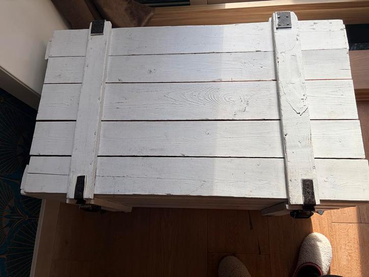 Witte houten kist op wielen - Opbergkist, Huis en Inrichting, Woonaccessoires | Kisten, Zo goed als nieuw, 50 tot 75 cm, 75 tot 100 cm