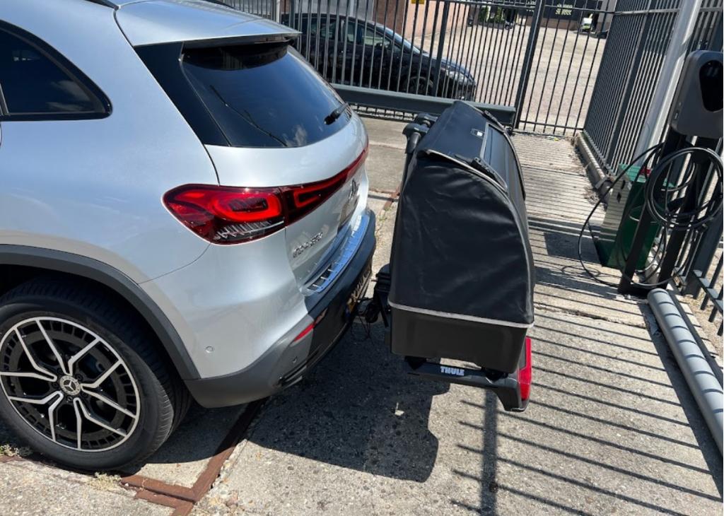 Thule BackSpace XT trekhaakkoffer 300 ltr. - prijs 12 dagen, Auto diversen, Dakkoffers, Zo goed als nieuw, Ophalen