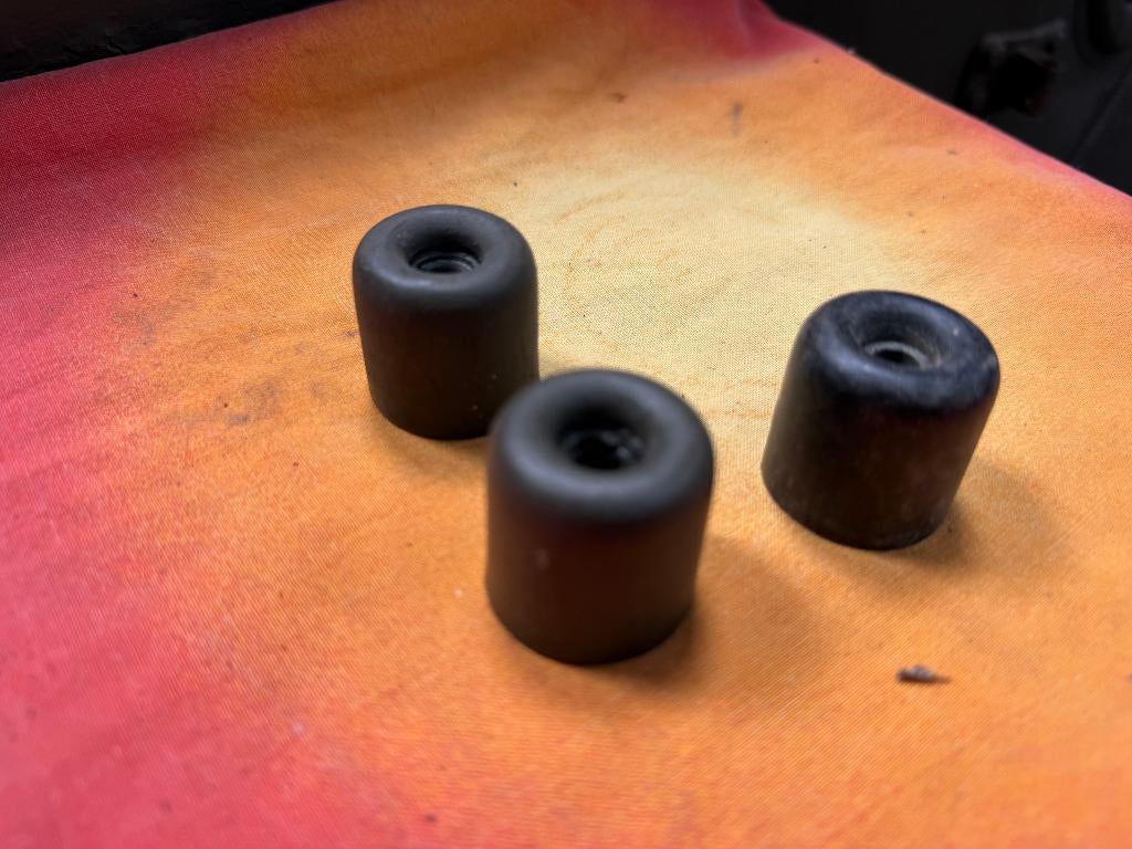 DAF YA 126 Rubber  buffer motorkap 126 (ondersteuning raam), Verzamelen, Militaria | Algemeen, Ophalen of Verzenden, Landmacht