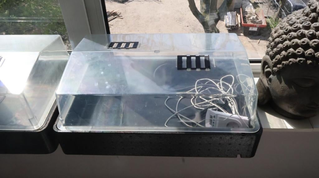 2x Propagator met verwarming + thermostatische controller, Ophalen of Verzenden, Gebruikt, Kweekbak