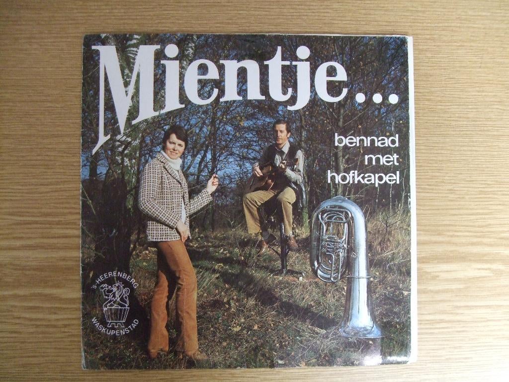 EP   BENNAD MET HOFKAPEL    MIENTJE / DE PLANTAGE - MIEN BED, 7 inch, Ophalen of Verzenden, EP, Nederlandstalig