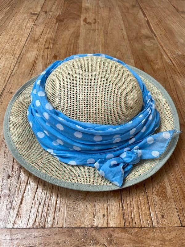 Mooie dames hoed met blauwe strik, Ophalen of Verzenden, Zo goed als nieuw, One size fits all, Hoed