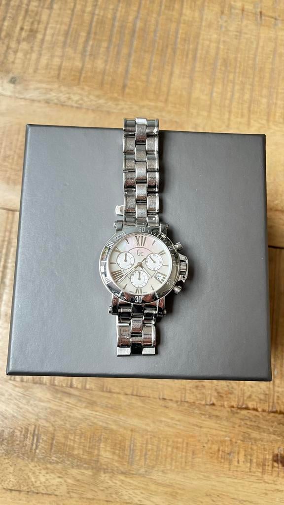 Guess Collection Dames Horloge - Stijlvol en Tijdloos, Sieraden, Tassen en Uiterlijk, Horloges | Dames, Gebruikt, Staal, Guess