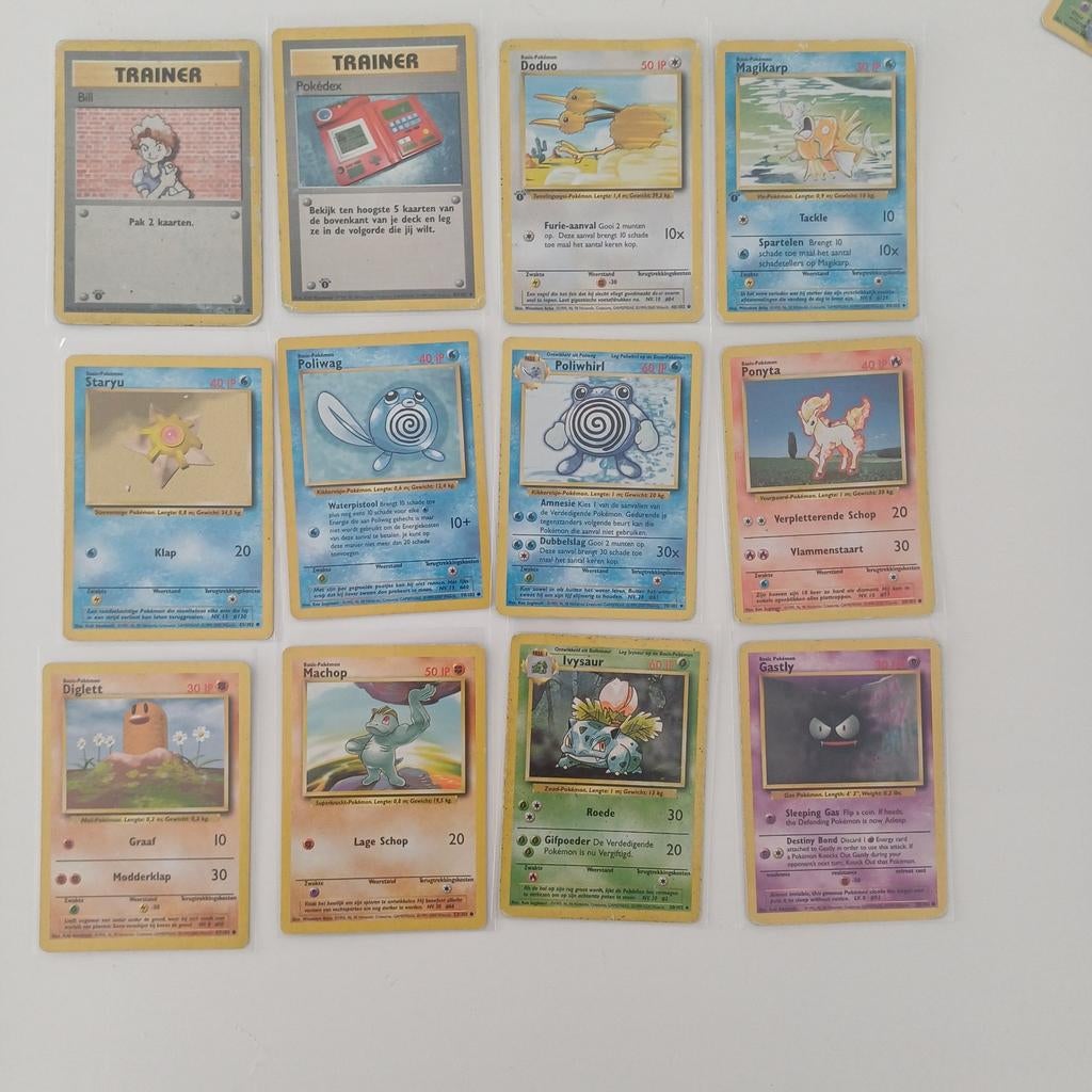 12 base set pokemon kaarten, 4 eerste editie, Ophalen of Verzenden, Zo goed als nieuw, Meerdere kaarten
