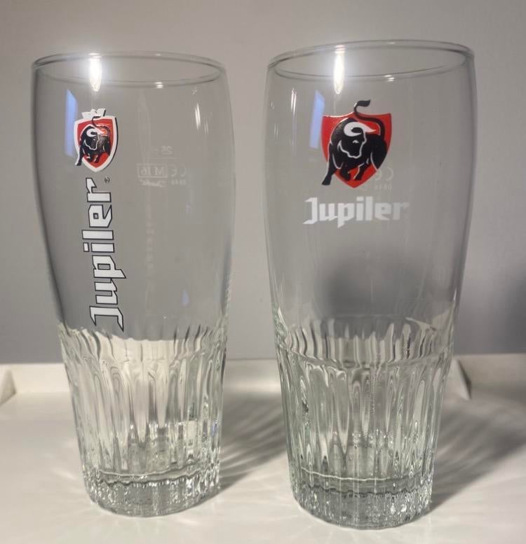 2 verschillende jupiler bierglazen.  25 cl. H. 15 cm., Verzamelen, Ophalen of Verzenden, Zo goed als nieuw, Glas of Glazen, Jupiler