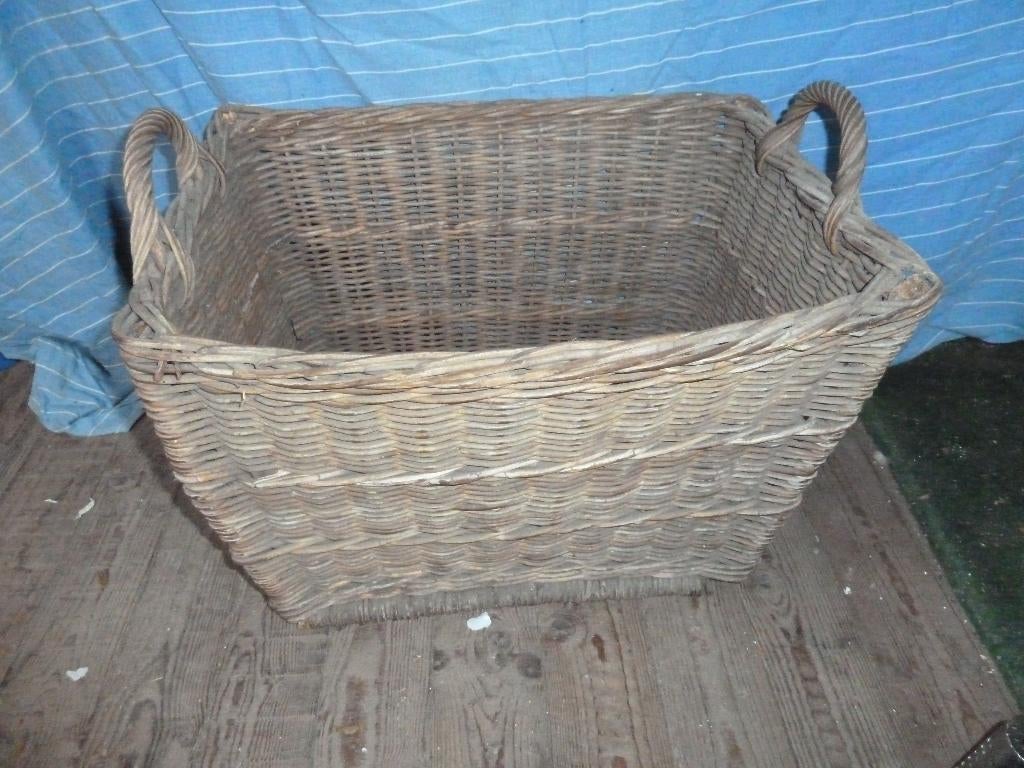 Oude rotan mand, Huis en Inrichting, Woonaccessoires | Schalen en Manden, Ophalen, Gebruikt, Mand, Rond