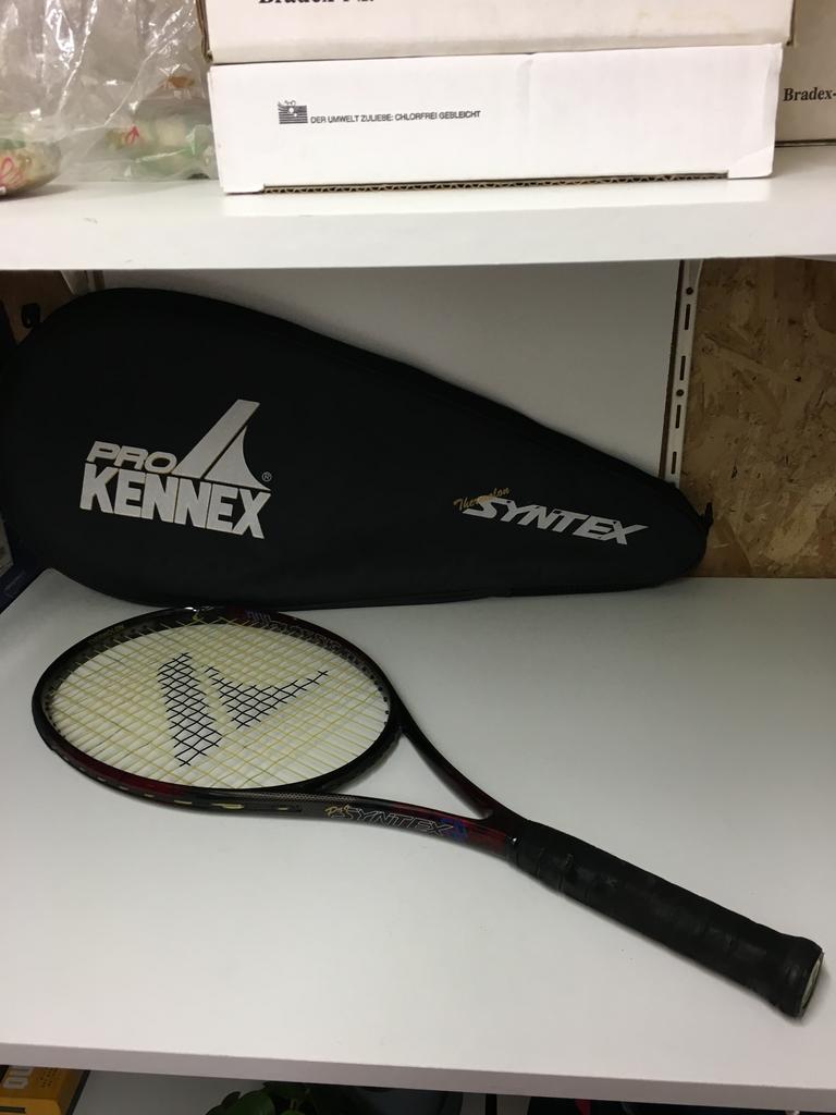 Pro Kennex Syntex Tennis Racket in Hoes, Ophalen of Verzenden, Zo goed als nieuw, Racket, Overige merken